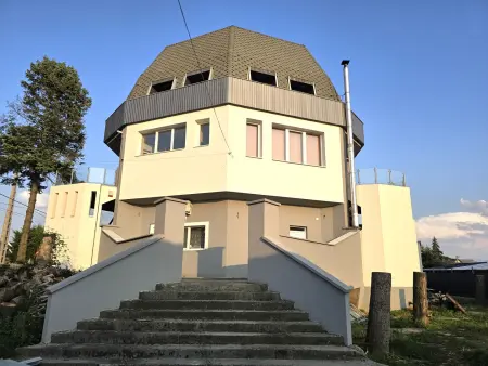 Eladó családi ház, Szigetszentmiklós 5 szoba 348 m² 344 M Ft