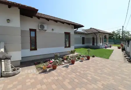 Eladó családi ház, Szigetszentmiklós 4 szoba 255 m² 264 M Ft