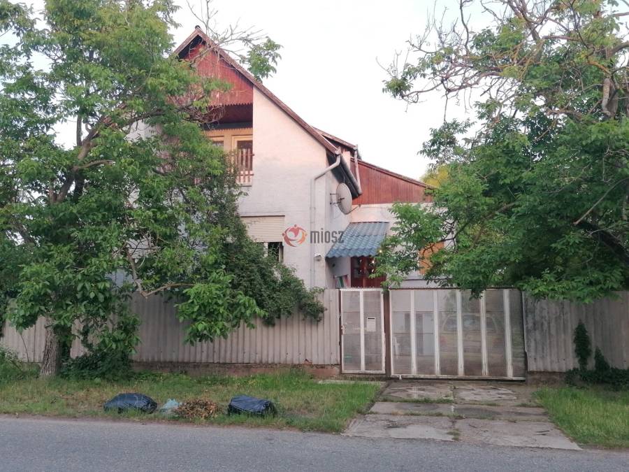 eladó családi ház, Taksony