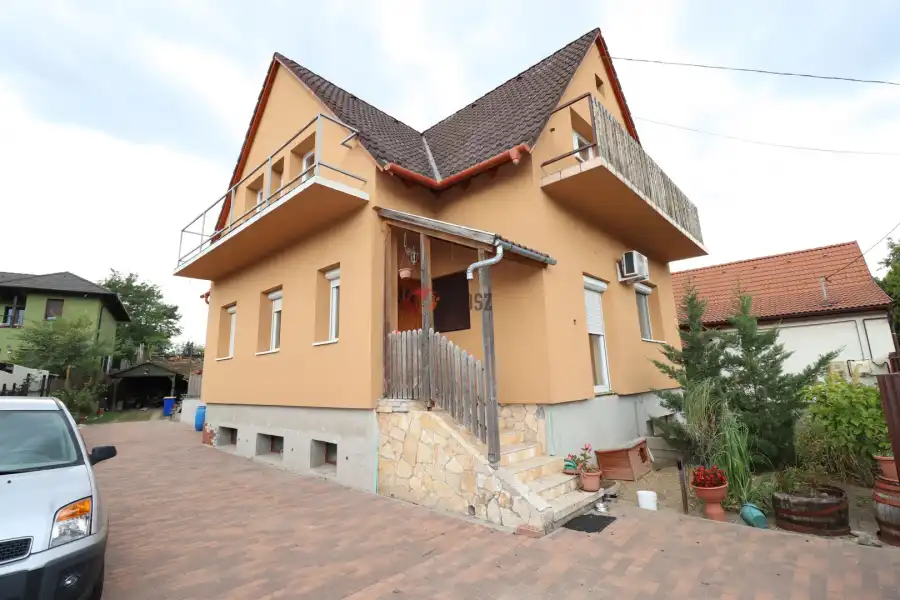 eladó családi ház, Taksony