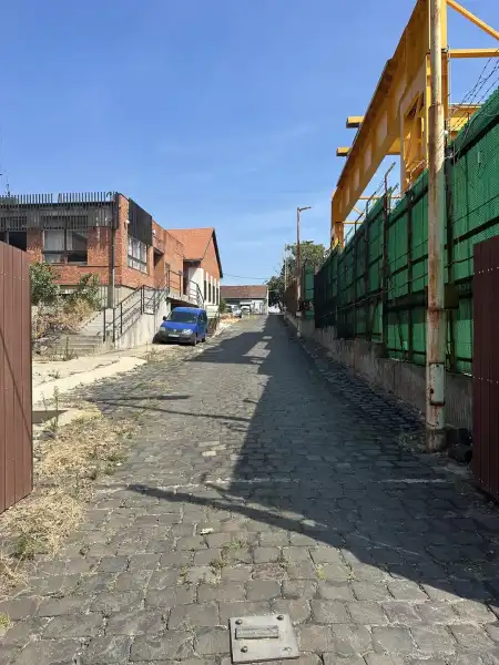 Eladó ipari ingatlan, Budapest, XXI. kerület 2300 m² 400 M Ft