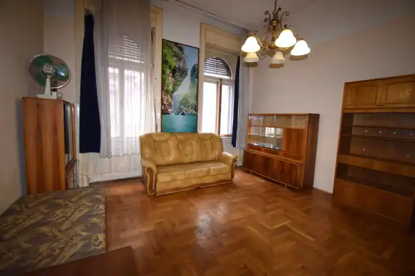 Eladó téglalakás, Budapest, VI. kerület 2 szoba 80 m² 65 M Ft
